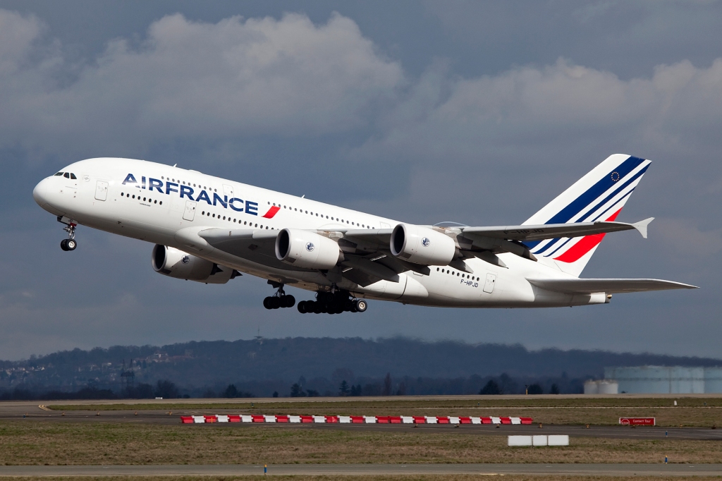 F-HPJD A380 Air France par Maarten Visser sous (CC BY-SA 2.0) https://www.flickr.com/photos/44939325@N02/6859482638/