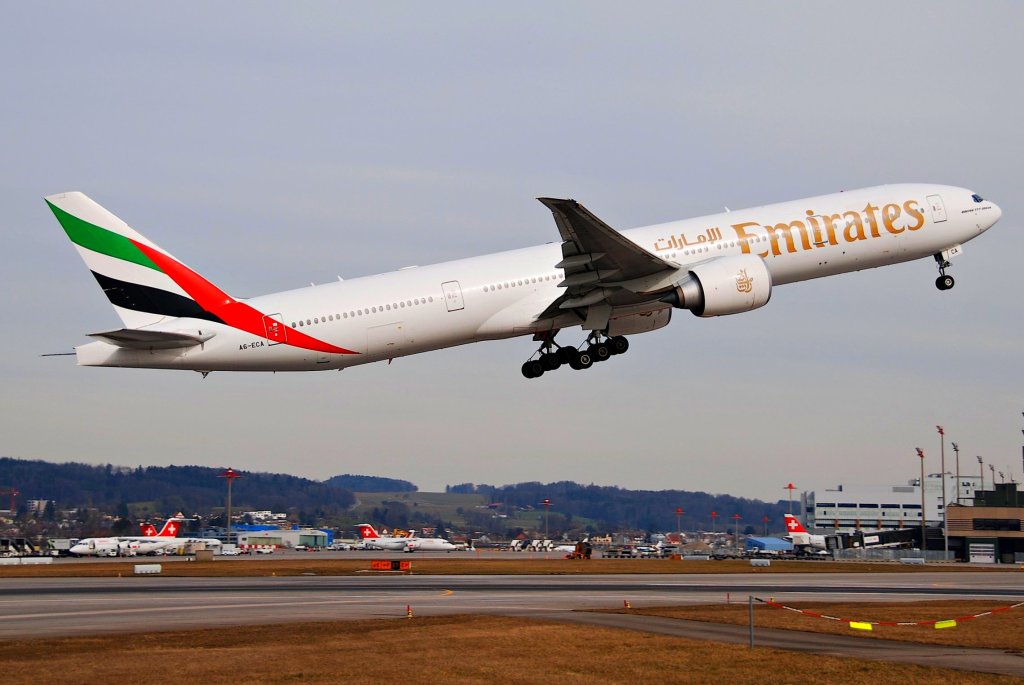 Emirates Boeing 777-300ER; A6-ECA@ZRH;18.03.2010/567ak par Aero Icarus sous (CC BY-SA 2.0) https://www.flickr.com/photos/aero_icarus/4443481397/ https://creativecommons.org/licenses/by-sa/2.0/